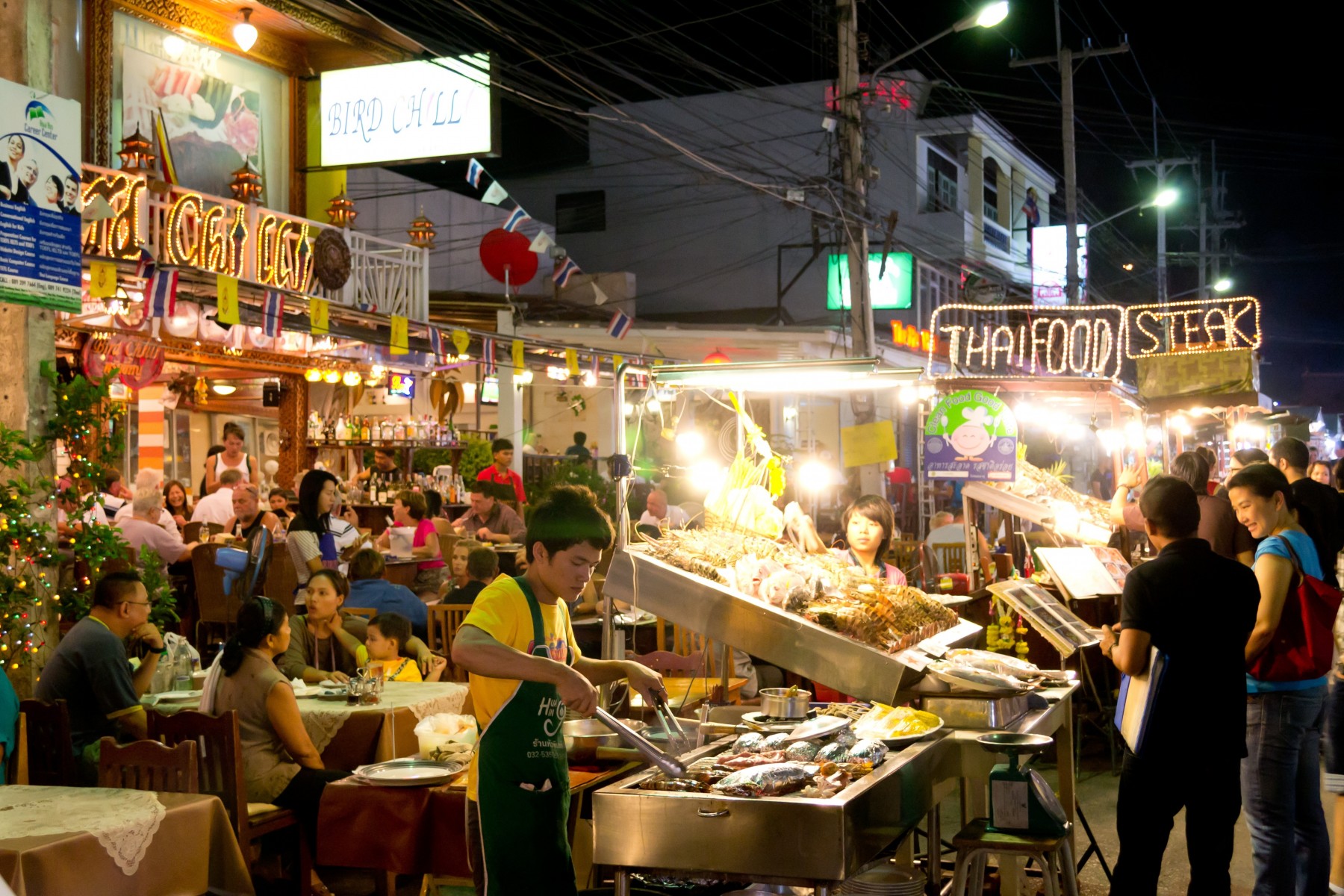 ตลาดกลางคืนหัวหิน ทุกสิ่งที่คุณต้องรู้ โรงแรมวี วิลล่า หัวหิน